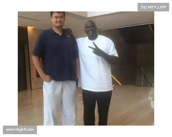 姚明身高2米26与犀牛对比显得如大狗 奥尼尔站旁仿佛小鸟依人 姚明身高2米26与犀牛对比显得如大狗 奥尼尔站旁仿佛小鸟依人
